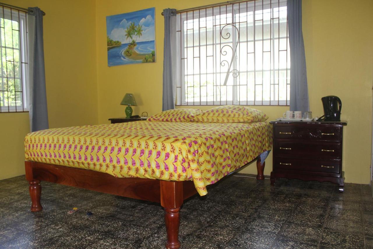 Ritashomeawayfromhome Ocho Rios Exterior photo