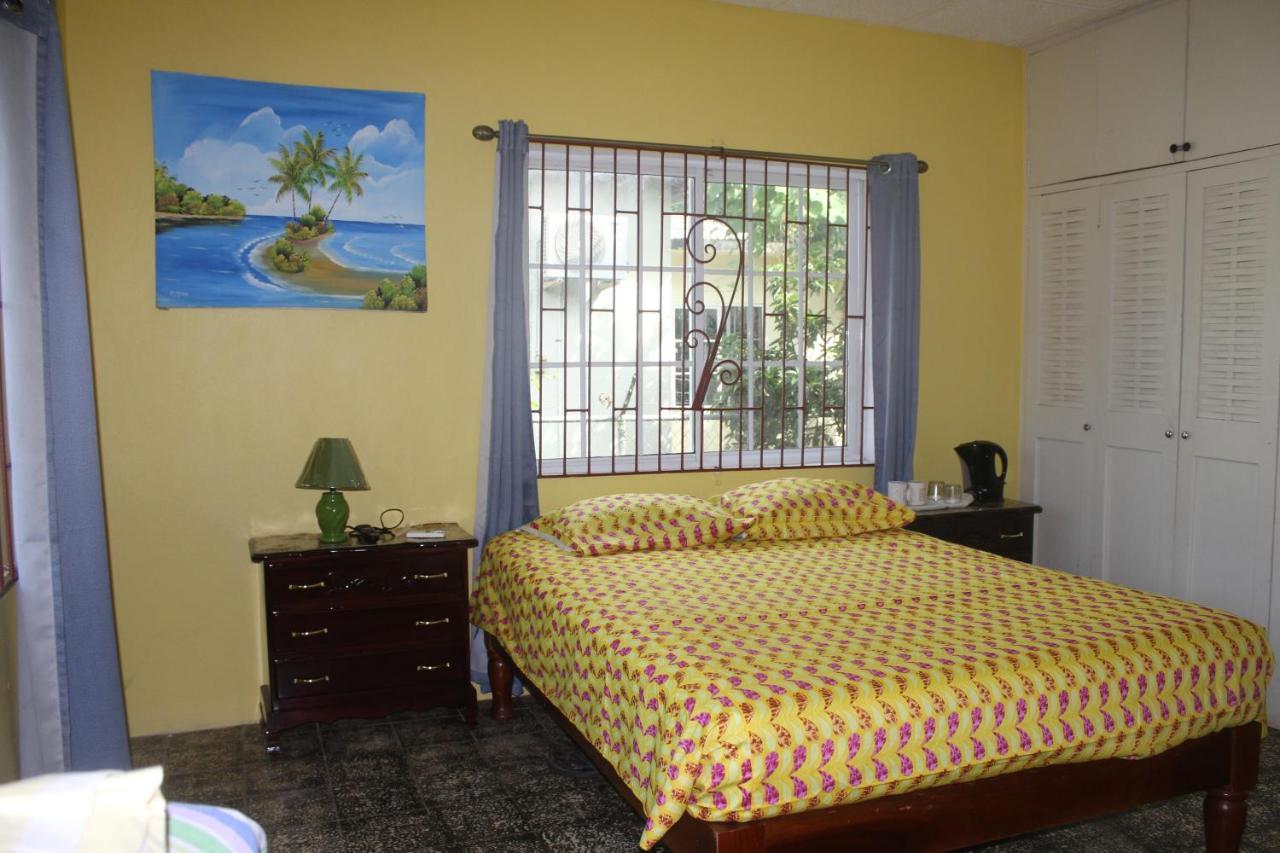 Ritashomeawayfromhome Ocho Rios Exterior photo