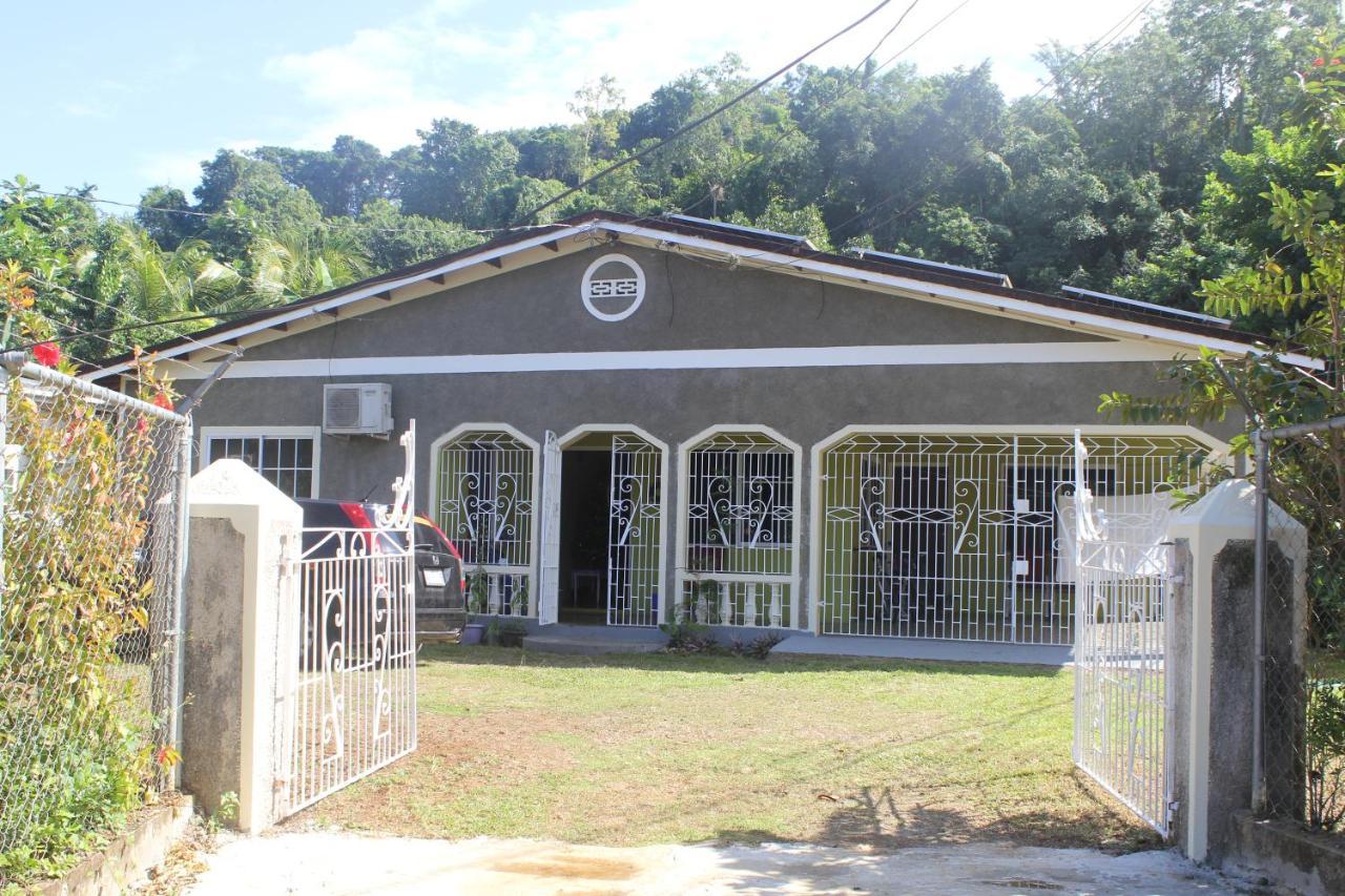 Ritashomeawayfromhome Ocho Rios Exterior photo